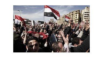 Cientos de egipcios se volcaron a las calles a un año de la caída de Mubarak.