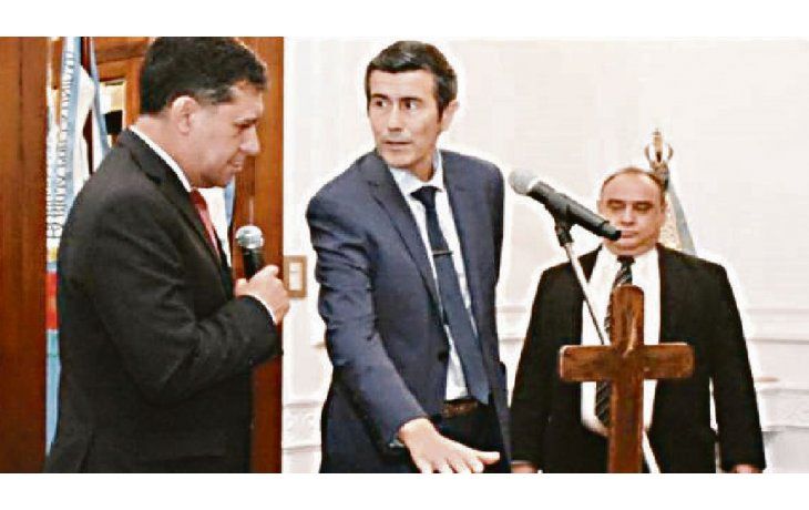 Juramento. El gobernador Sergio Casas encabezó el acto donde asumió el nuevo ministro de Gobierno, Alejandro Moriconi.