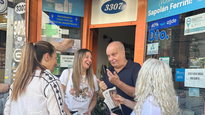 Silvia Lospennato y Hernán Lombardi durante la primera recorrida como candidatos a legisladores porteños.