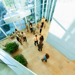 Montevideo lidera el mercado de oficinas en la región con baja vacancia y precios de alquileres récord. Montevideo lidera el mercado de oficinas en la región con baja vacancia y precios de alquileres récord.