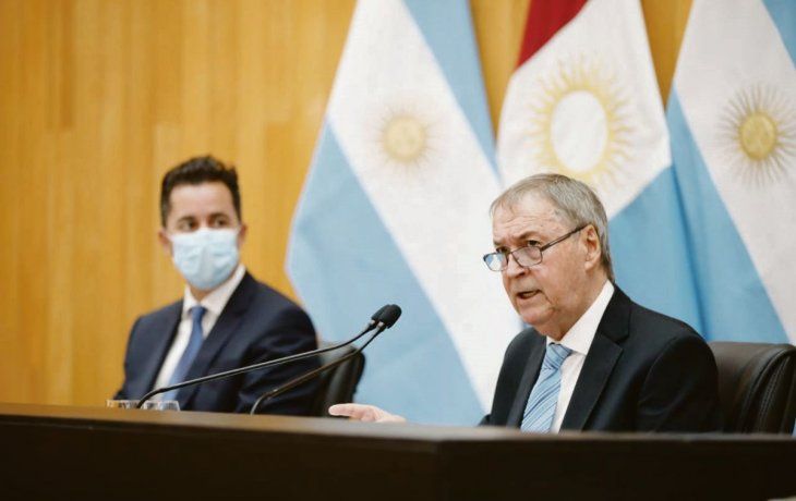 foco. “Hay una nueva realidad frente a la pandemia, pero la pandemia no puede ser la única realidad”, dijo, junto al vicegobernador Manuel Calvo.