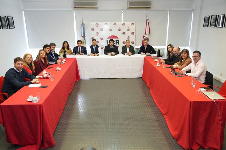 La mesa austera que congregó a los radicales en CABA. La mesa austera que congregó a los radicales en CABA.