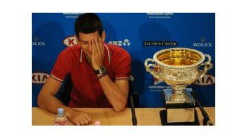 Extenuado. Djokovic reconoció que Nadal le sacó hasta la última gota de sudor.