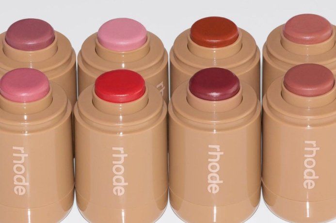 La marca de maquillaje impactó por sus ventas. La marca de maquillaje impactó por sus ventas.