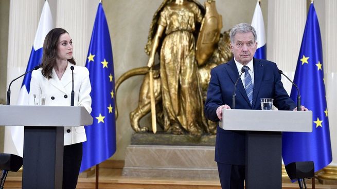 El presidente finlandés, Sauli Niinistö, en una rueda de prensa conjunta con la primera ministra, Sanna Marin.