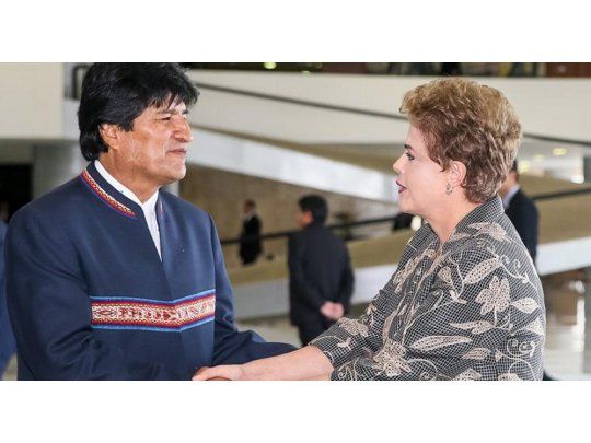 Evo Morales junto a la suspendida mandataria de Brasil, Dilma Rousseff.