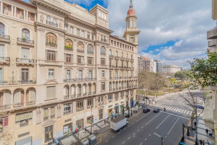 Una de las míticas cúpulas de La Inmobiliaria, un edificio con mucha historia y más de 115 años desde que se inauguró Una de las míticas cúpulas de La Inmobiliaria, un edificio con mucha historia y más de 115 años desde que se inauguró