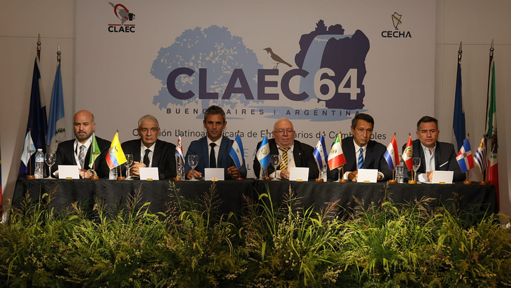 El acto de apertura de la Comisión Latinoamericana de Empresarios de Combustibles (CLAEC) contó con la participación del presidente de la Cámara de Diputados, Martín Menem, el diputado y empresario estacionero Gabriel Bornoroni y representantes de 11 países de la región. El acto de apertura de la Comisión Latinoamericana de Empresarios de Combustibles (CLAEC) contó con la participación del presidente de la Cámara de Diputados, Martín Menem, el diputado y empresario estacionero Gabriel Bornoroni y representantes de 11 países de la región.