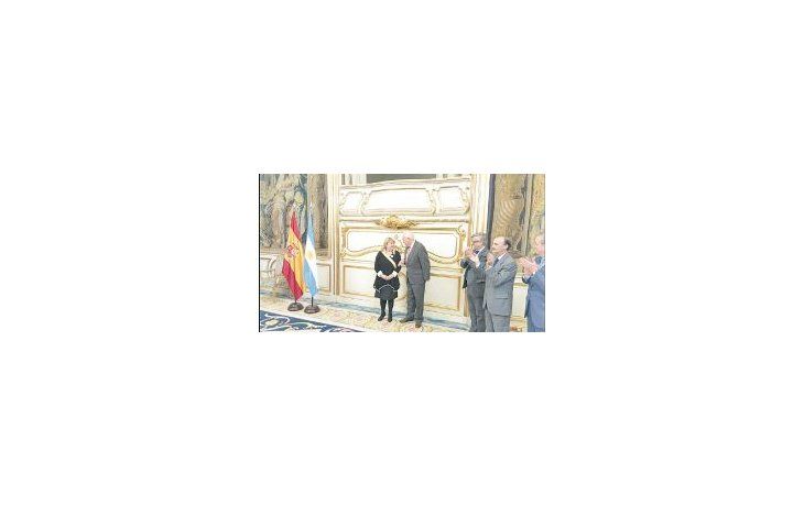 La ministra Susana Malcorra, condecorada con la Orden de Isabel la Católica, en España.