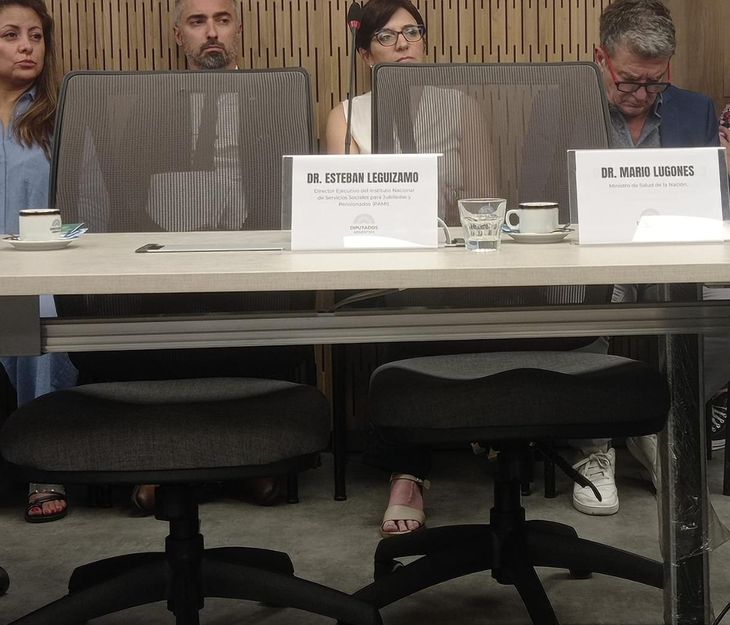 Asientos vacíos del ministro de Salud y del director del PAMI.