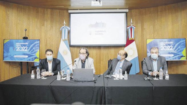 avance. El ministro de Finanzas de Córdoba, Osvaldo Giordano, defendió ante los legisladores el proyecto de Presupuesto 2022.