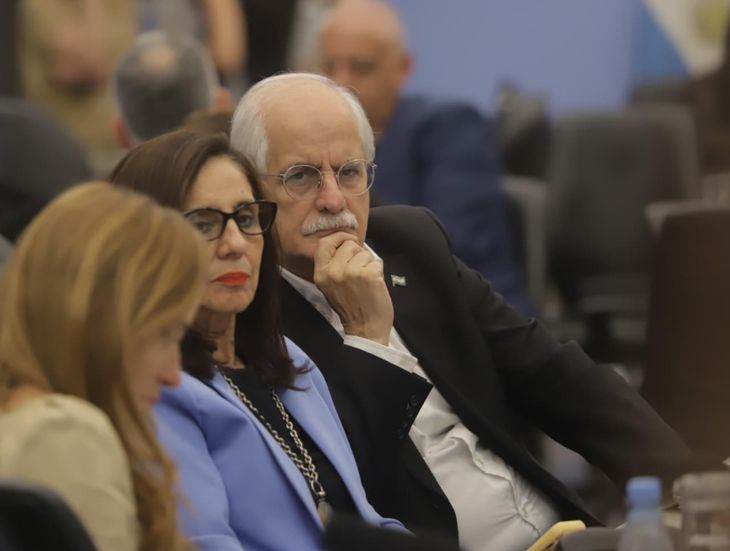 Jorge Taiana y Graciela De la Rosa, dirigentes de experiencia en el justicialismo dentro del bloque de Diputados. Jorge Taiana y Graciela De la Rosa, dirigentes de experiencia en el justicialismo dentro del bloque de Diputados.