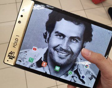 Hermano de Pablo Escobar lanza smartphone de alta gama a bajo precio