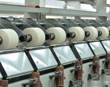 La crisis de la industria textil se profundizó a partir de la apertura importadora. La crisis de la industria textil se profundizó a partir de la apertura importadora.