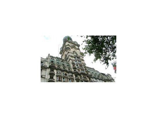 El Palacio Barolo es uno de los edificios históricos más altos de la Ciudad de Buenos Aires.