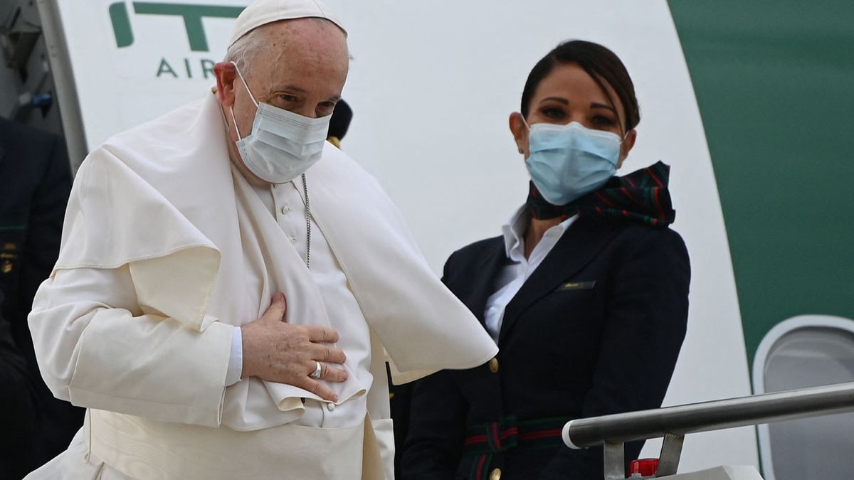 Francis arrived in Cyprus to renew his mission in favor of migrants and refugees