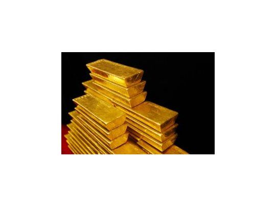 Oro se hundió 2,8% y tocó menor valor en casi 4 meses