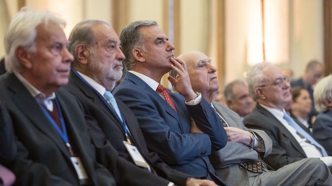 El presidente Yamandú Orsi participó del Circulo de Montevideo y llamó a una visión de la sociedad más democrática y liberal.&nbsp;