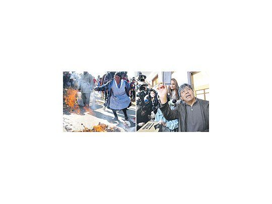 El prefecto tarijeño Mario Cossío votó en el referendo autonomista de ayer , culminación de un proceso que centra el conflicto entre el gobierno boliviano y las regiones más ricas. Movimientos sociales afines a Evo Morales bloquearon rutas para entorpecer la consulta.