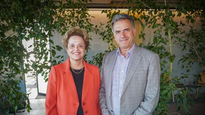 Dilma Rousseff y Yamandú Orsi dialogaron sobre la conclusión de la adhesión de Uruguay al banco del BRICS.