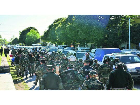 RASTRILLAJE. Más de 500 policías participaron ayer de un operativo en Olavarría para buscar a los desaparecidos.