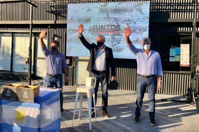 Naidenoff, Carbajal y Buryaille durante el lanzamiento de la precandidatura del exjuez.