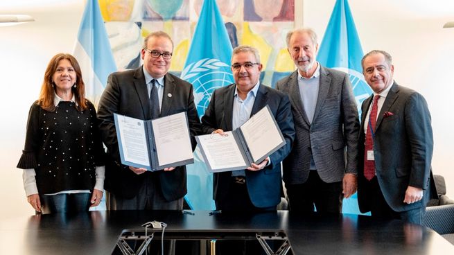 Raúl Jalil y Jorge Neme junto a directivos de la FAO.