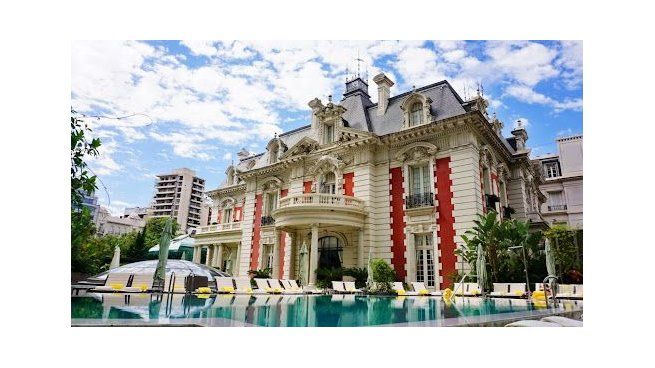 Cuenta con uan amplia variedad de habitaciones y precios.&nbsp;