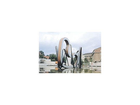 La obra que Richard Deacon emplazó en la anterior muestra internacional Esculturas Públicasde Münster, cuya edición 2007 se abrió el domingo con la participación de importantesartistas internacionales.