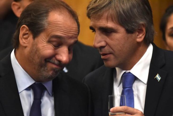 Nicolás fue quien, a pesar de la resistencia del núcleo familiar, introdujo al “Toto” al meollo del gobierno Macrista (no se dice en voz alta, pero más de una vez los negocios se cruzaron) Nicolás fue quien, a pesar de la resistencia del núcleo familiar, introdujo al “Toto” al meollo del gobierno Macrista (no se dice en voz alta, pero más de una vez los negocios se cruzaron)