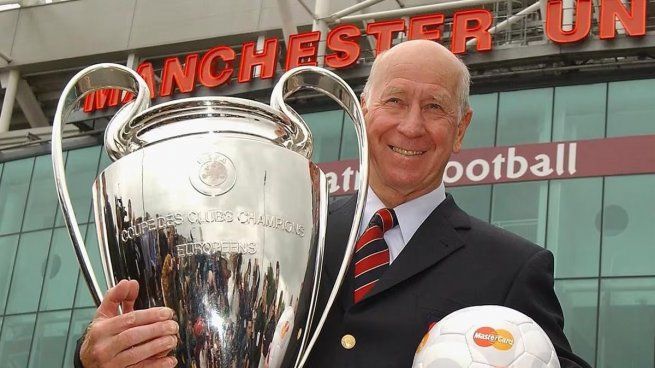 Bobby Charlton fue campeón mundial con Inglaterra en 1966 y leyenda del Manchester United.