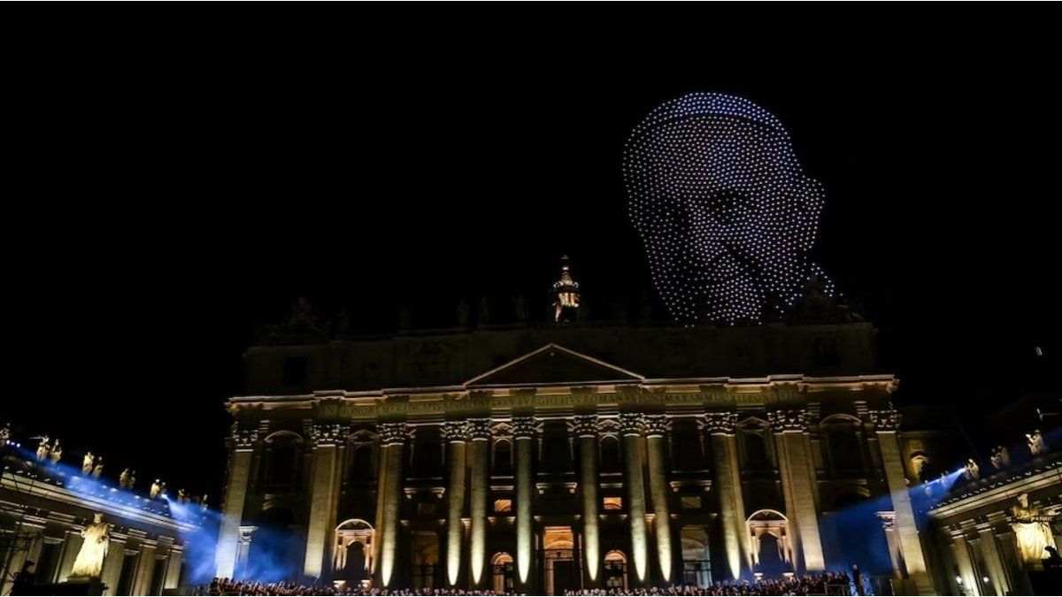 Thousands of drones recreated the face of Pope Francis in a concert in the Vatican