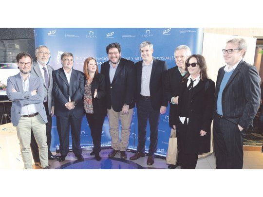 Fomento. Marcos Peña, Pablo Avelluto, Alejandro Cacetta, Luis Brandoni, Andrea del Boca y Ana María Picchio, entre otros, en la reunión de ayer.