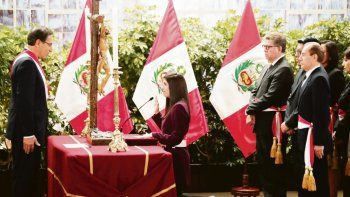 continuidad. El presidente de Perú, Martín Vizcarra, renovó ayer más de la mitad de su Gabinete, cuya tendencia, sin embargo, seguirá siendo moderada y del agrado del mercado. María Antonieta Alva es la nueva ministra de Economía.