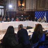 Además, militares y sindicalistas rechazaron la reforma. Además, militares y sindicalistas rechazaron la reforma.