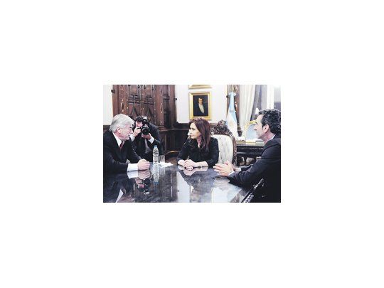 Cristina de Kirchner mantuvo una breve reunión de apenas 12 minutos con el flamante gobernador electo de Río Negro, Carlos Soria, en su despacho de la Casa Rosada, junto con el ministro Florencio Randazzo.
