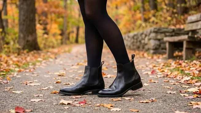 Los borcejos y las zapatillas blancas dejan de ser el comodín indiscutido del guardarropa.