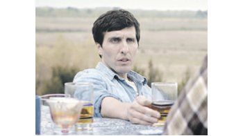 La pieza teatral de Luciano Quilici “Los quiero a todos” pasó al cine sumando tiempos muertos y chatura en su entorno visual.