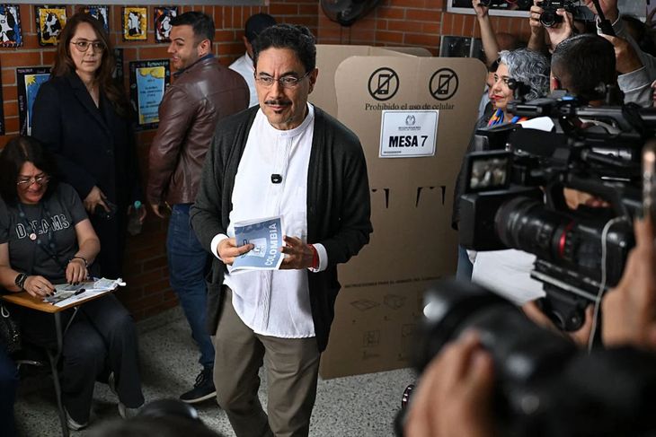 Cepeda votó en Bogotá. Cepeda votó en Bogotá.