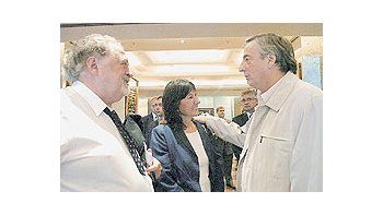El presidente Néstor Kirchner habló de «término medio» en su política para frenar la inflación durante su visita a Brasil, donde está acompañado por los ministros Felisa Miceli y Ginés González García.