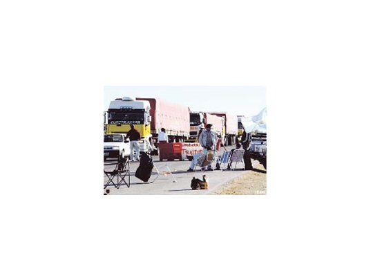Ceden piquetes y tensión en rutas