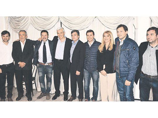 Comensales. Asado peronista en San Miguel de intendentes, legisladores y dirigentes. Unidad y reproches.