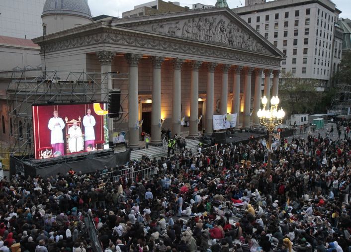 El Papa sorprendió a los fieles en Plaza de Mayo con un llamado (foto 12)