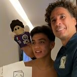 La buena relación entre Gilberto Mora y Memo Ochoa. La diferencia de edades hizo que durante el Mundial las redes se llenaran de memes, Ahora que Morita acaba de graduarse en la preparatoira el experimentado arquero le dedicó unas emotivas palabras. La buena relación entre Gilberto Mora y Memo Ochoa. La diferencia de edades hizo que durante el Mundial las redes se llenaran de memes, Ahora que Morita acaba de graduarse en la preparatoira el experimentado arquero le dedicó unas emotivas palabras.