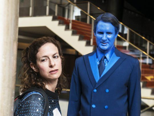 Alien. El extraño visitante llega al hall del Teatro San Martín.