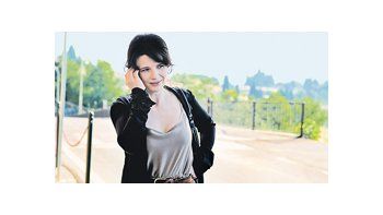 La perla negra: «Copie conforme», moroso film de Kiarostami, donde además Juliette Binoche aparece muy poco elegante.