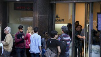 bcra compro otros u$s 75 m y la tasa bajo al 50% pero el dolar sigue quieto