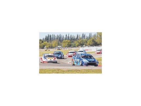 El Ford Focus de Juan Manuel Silva marcó el camino durante casi toda la carrera que se disputó en General Roca.