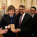 Javier Milei recibió al Consejo Directivo de ACIERA en la Casa Rosada. Javier Milei recibió al Consejo Directivo de ACIERA en la Casa Rosada.