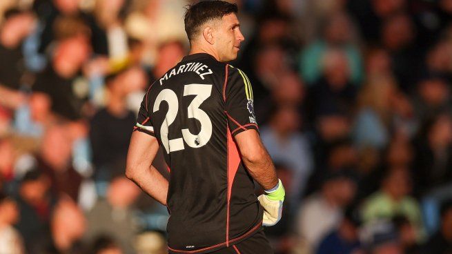 Dibu Martínez jugó todo el encuentro en el triunfo de Aston Villa sobre Nottingham Forrest.